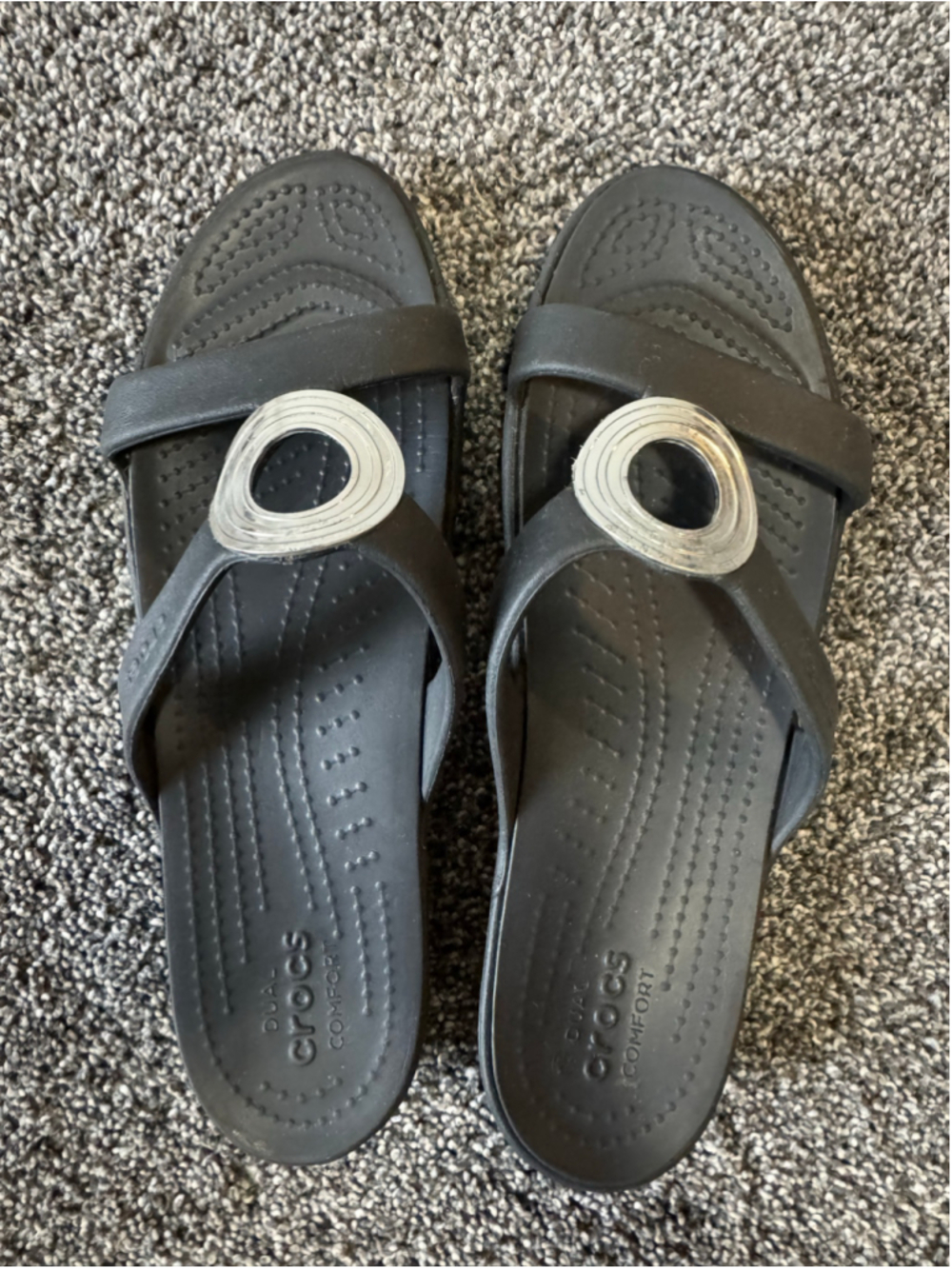 Women’s Crocs Sanrah Beveled Circle Slide Sandal Size 11 Black/Silver